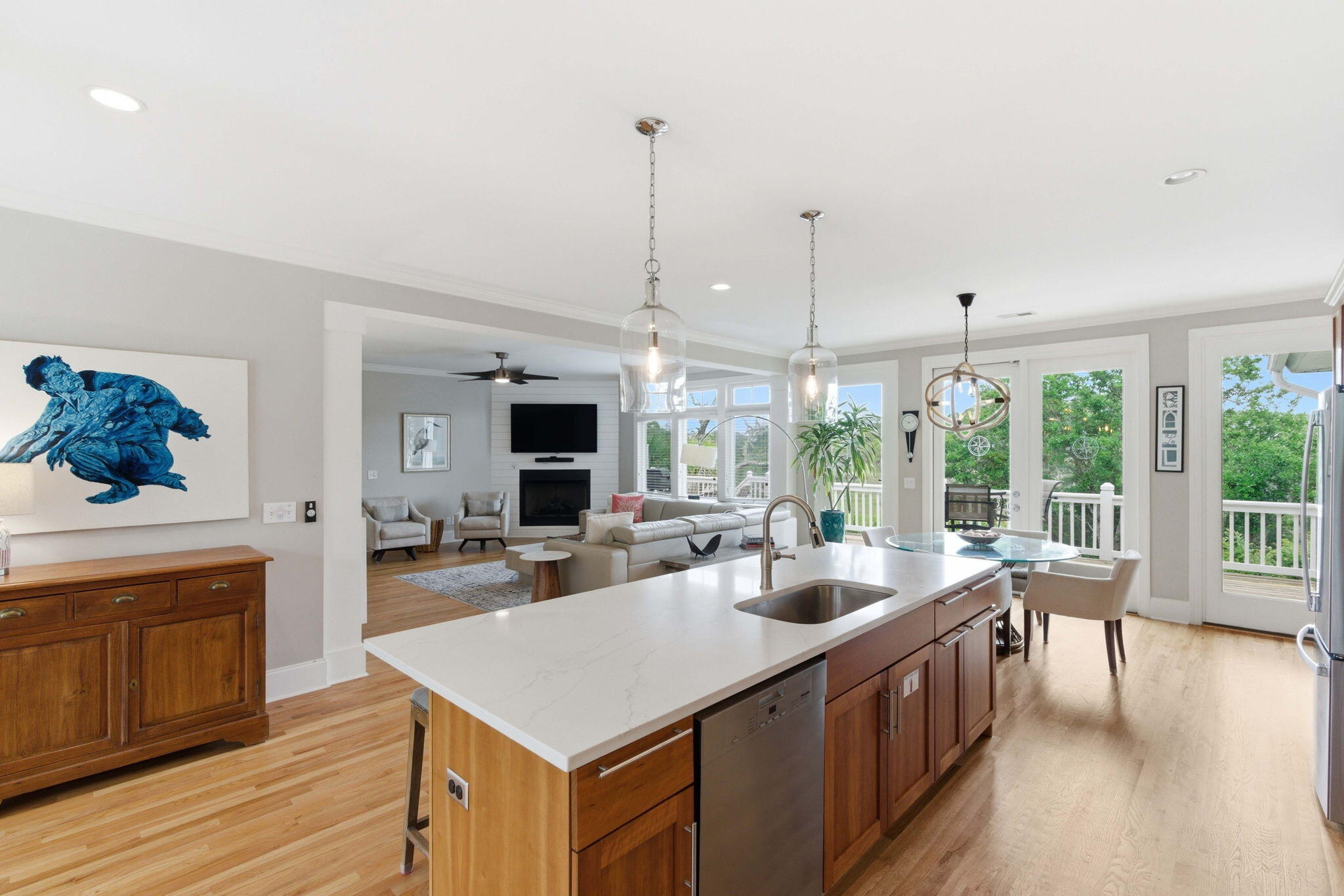 504 W Beach Court