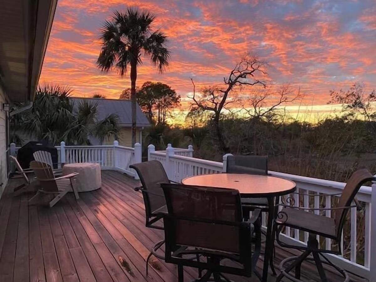 504 W Beach Court