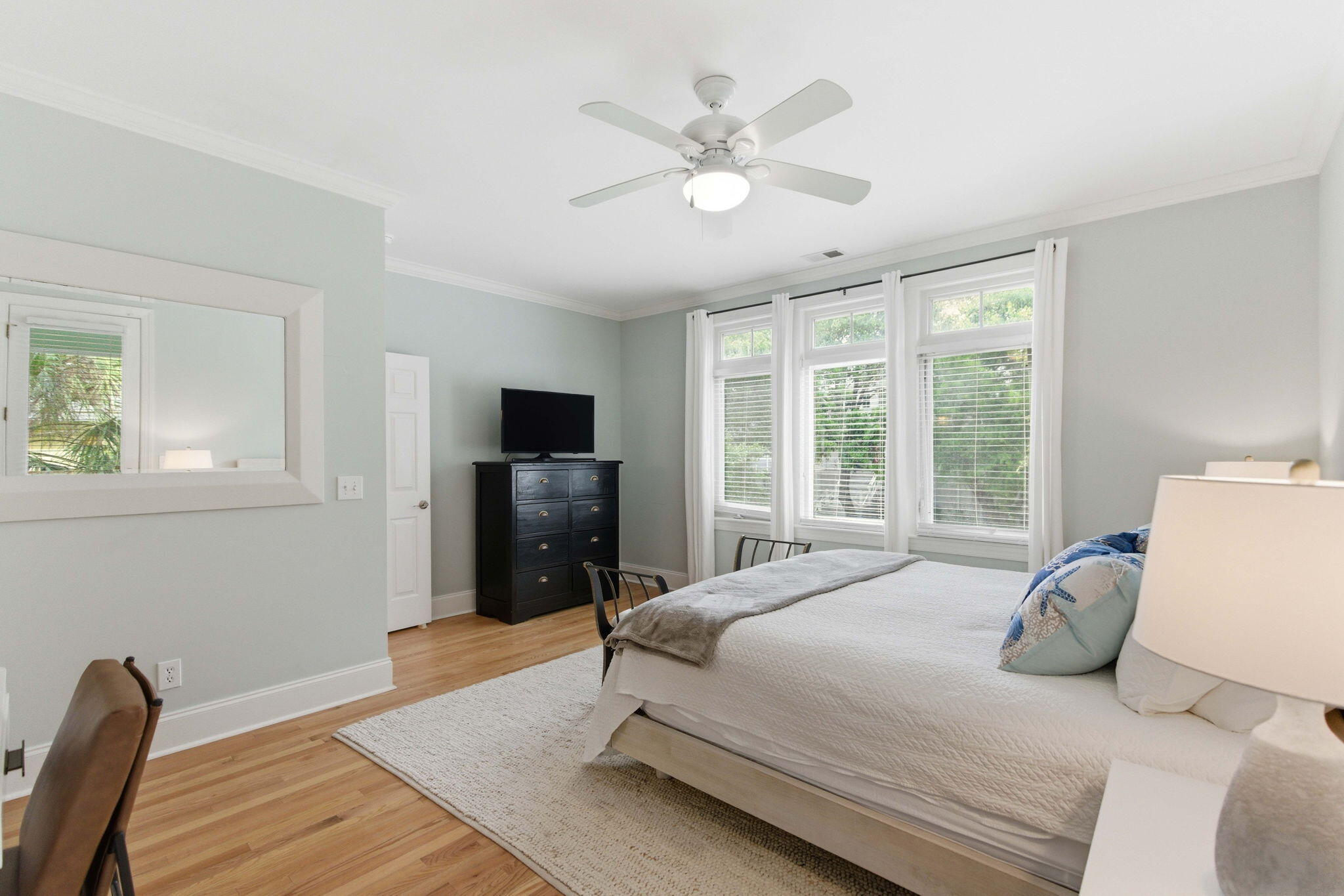 504 W Beach Court