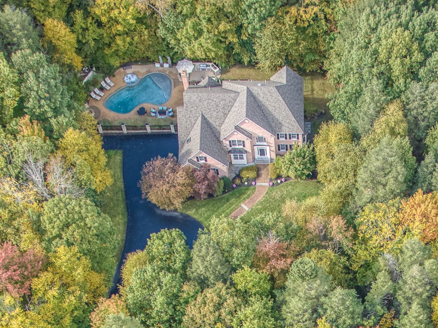 2 Rolling Woods Drive
