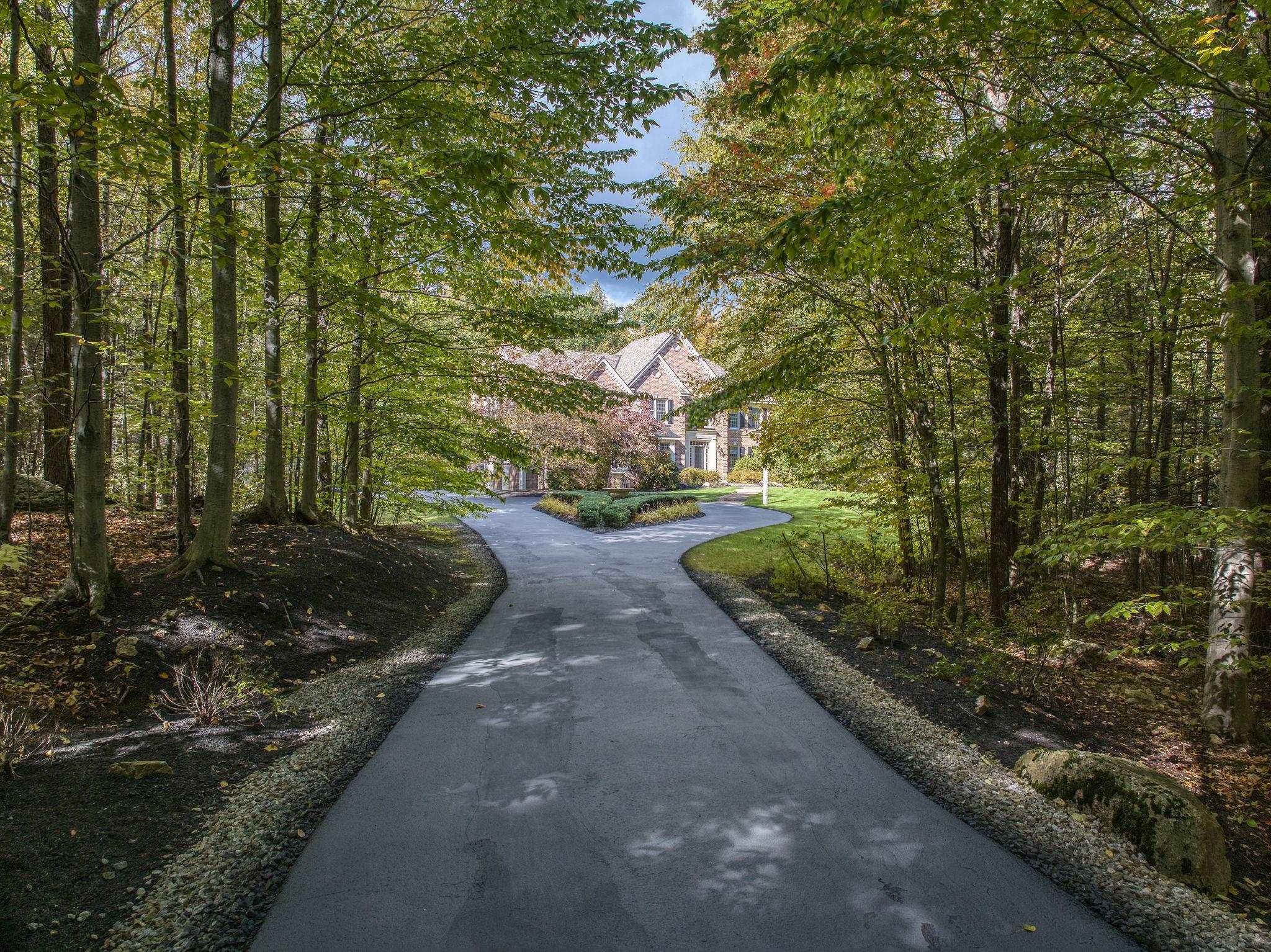 2 Rolling Woods Drive