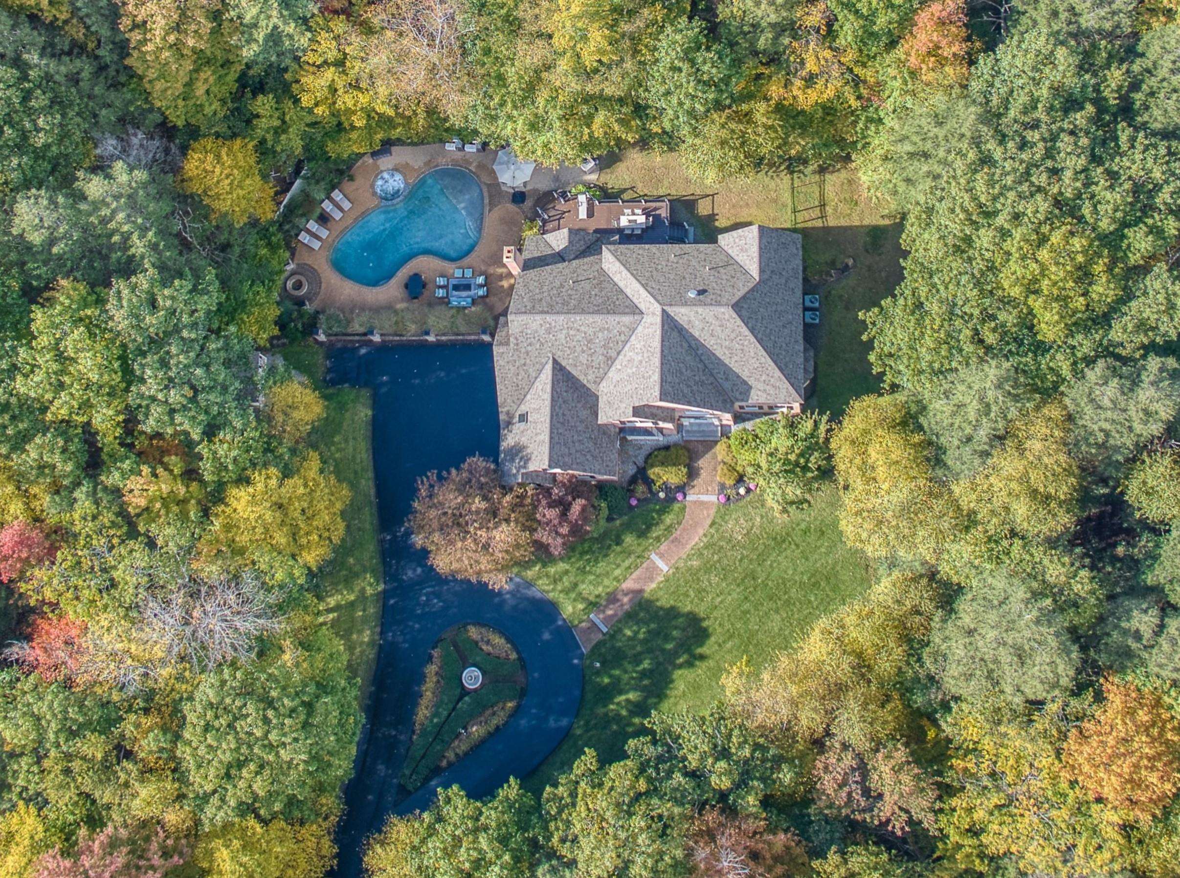 2 Rolling Woods Drive