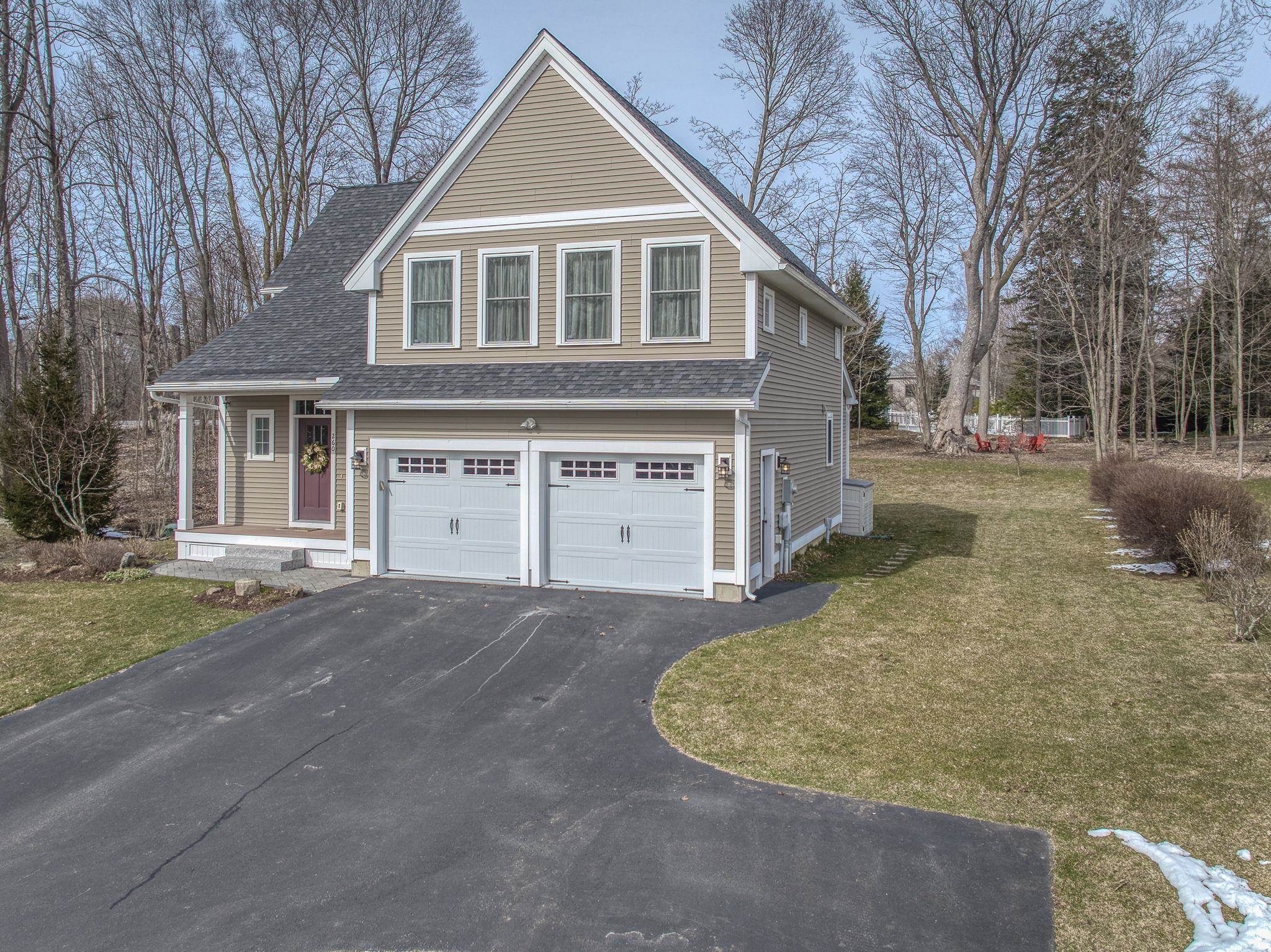 260 Woodlawn Circle
