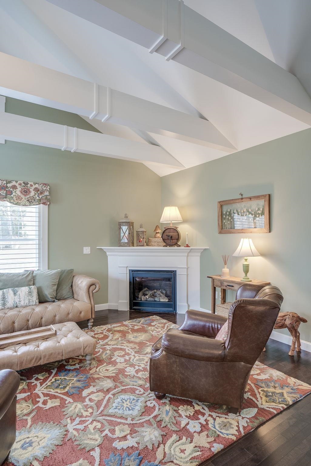 260 Woodlawn Circle