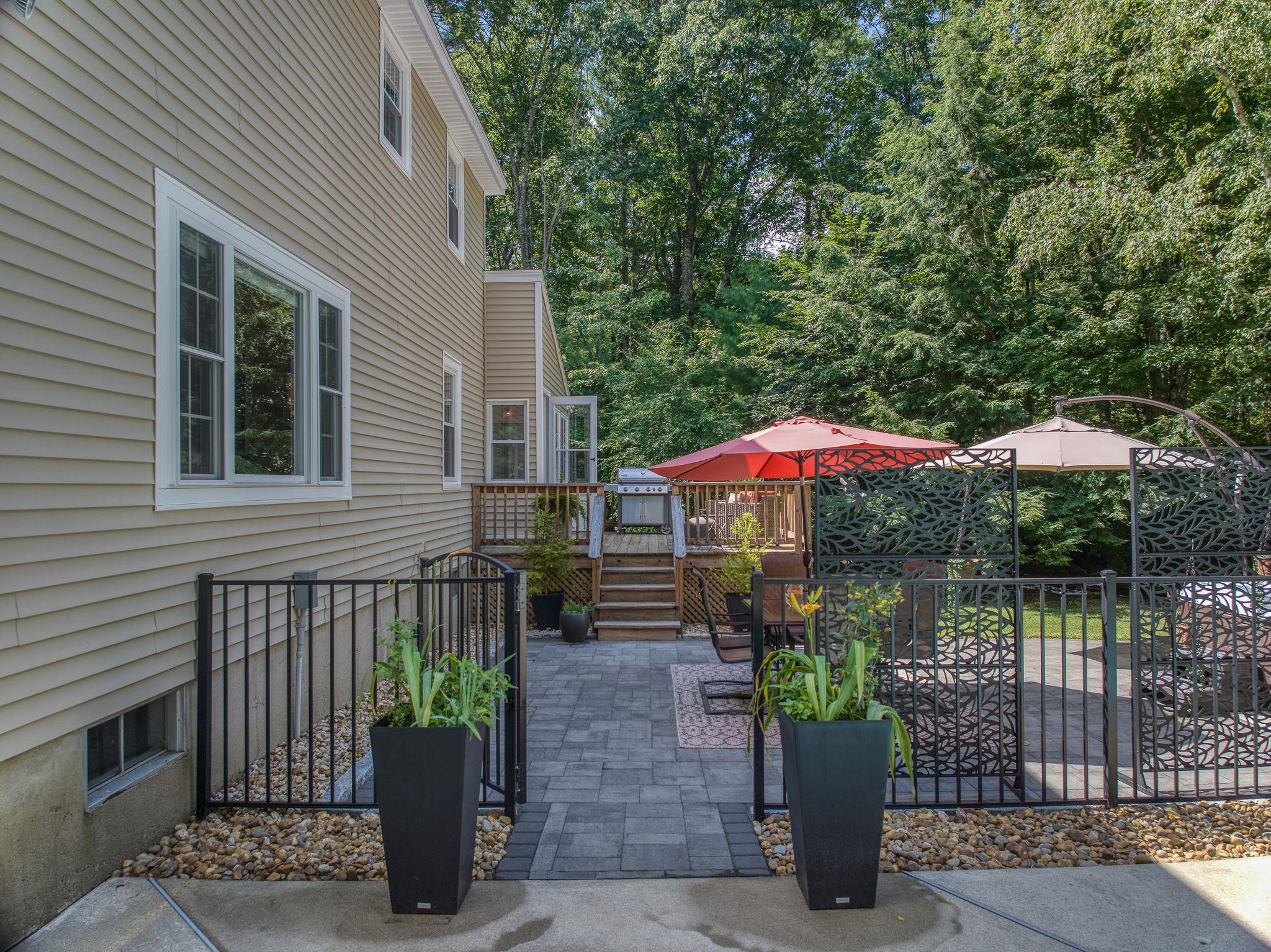 18 Old Stone Way