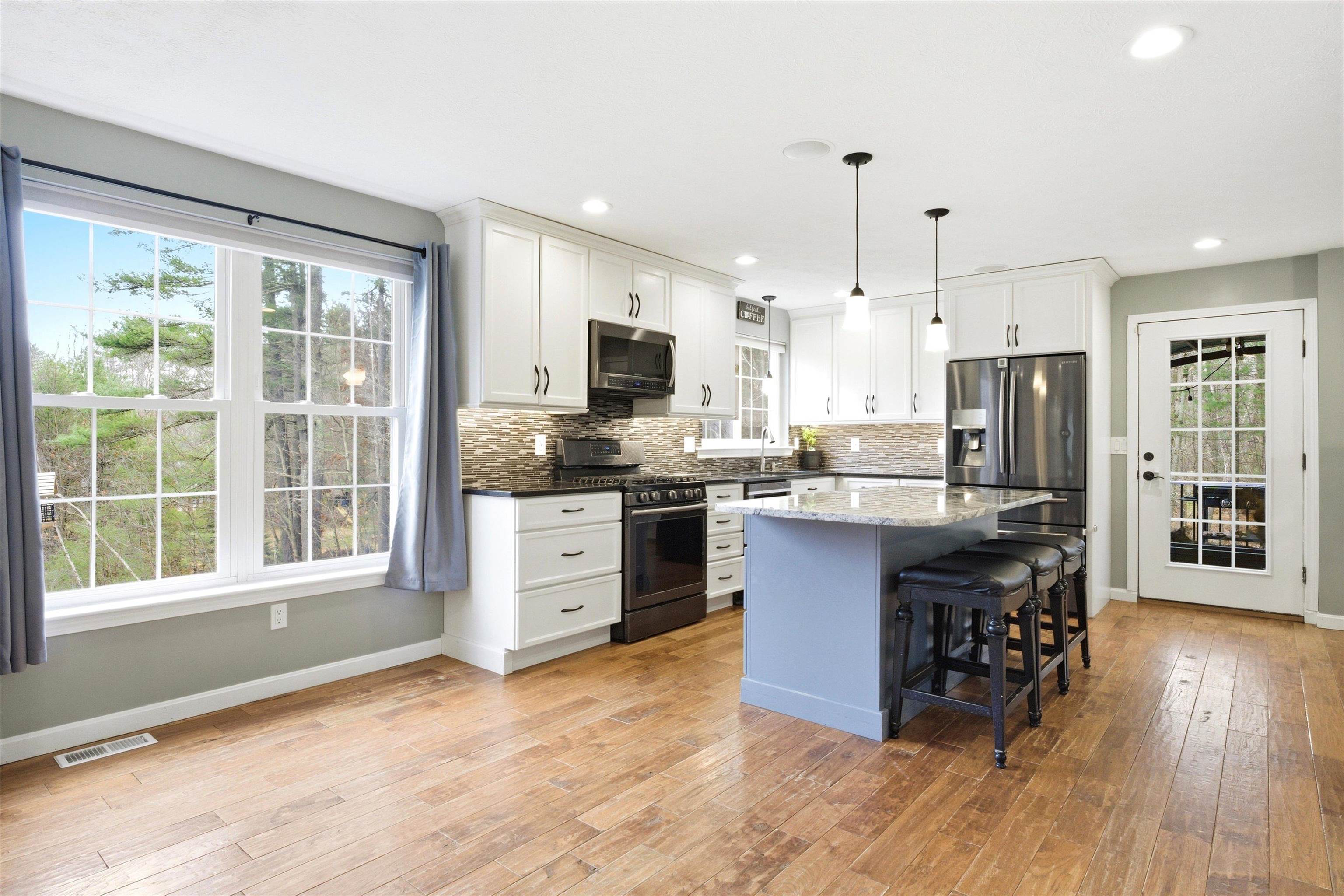 4 Cobblestone Place
