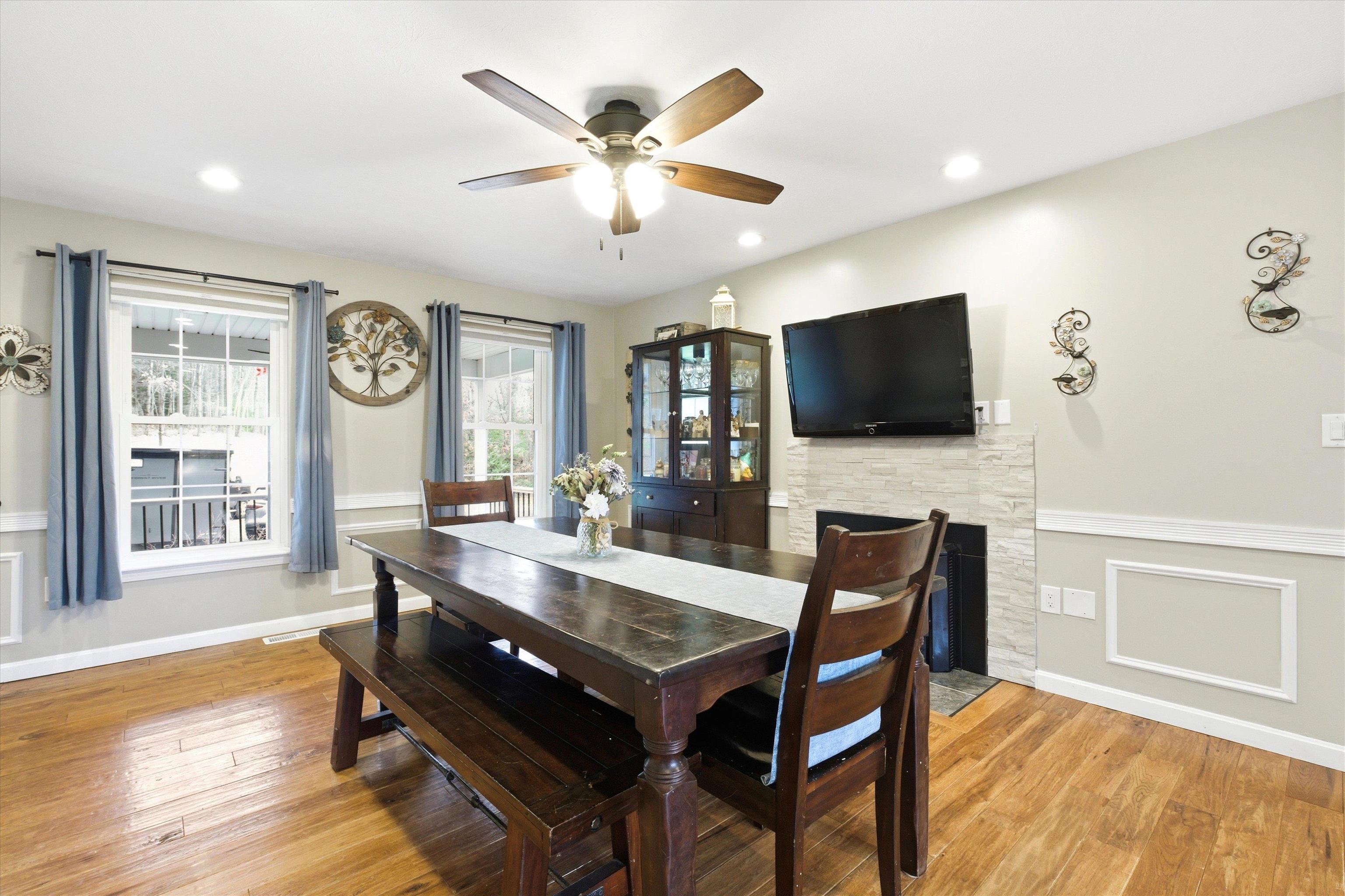 4 Cobblestone Place