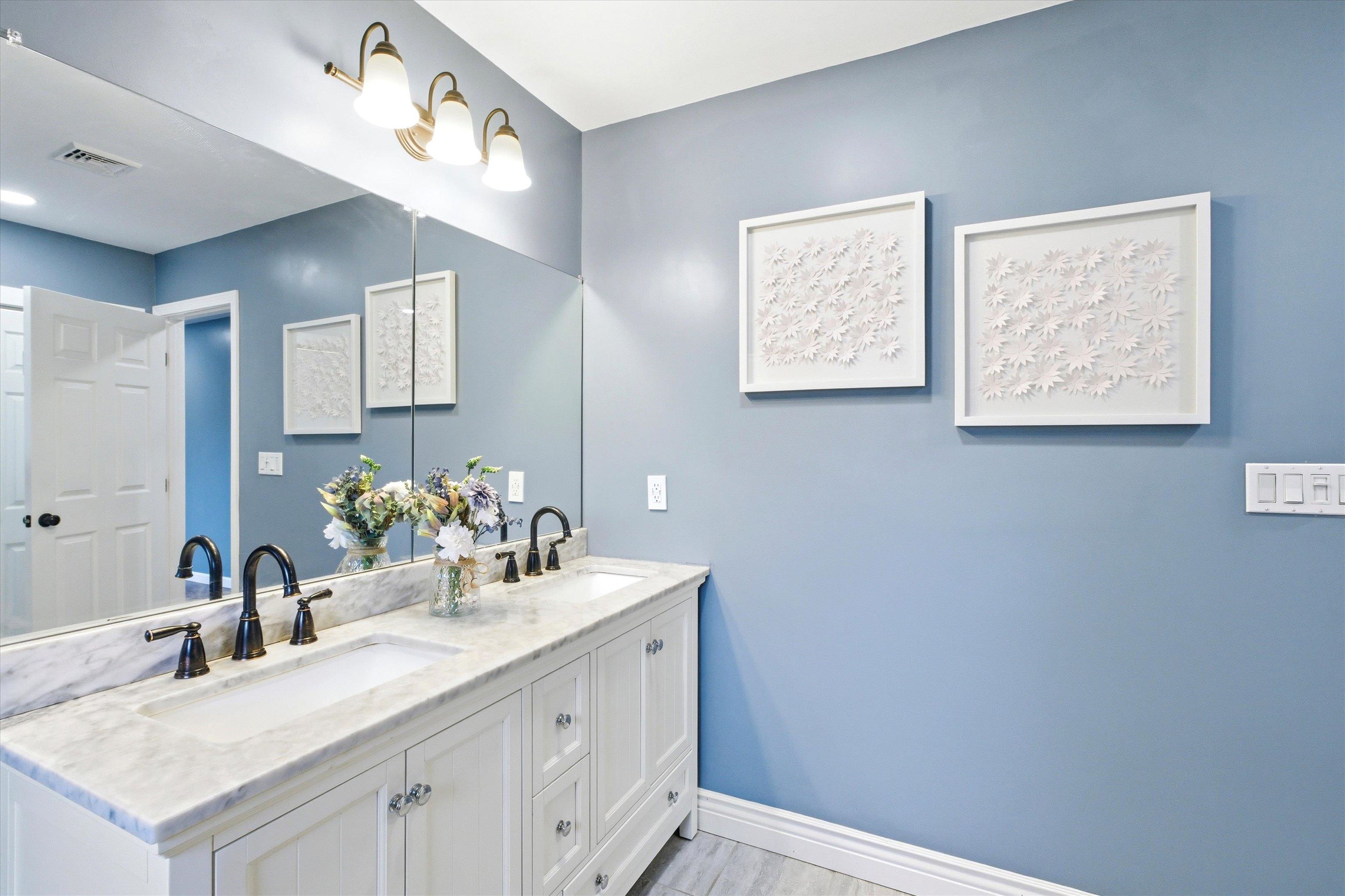 4 Cobblestone Place