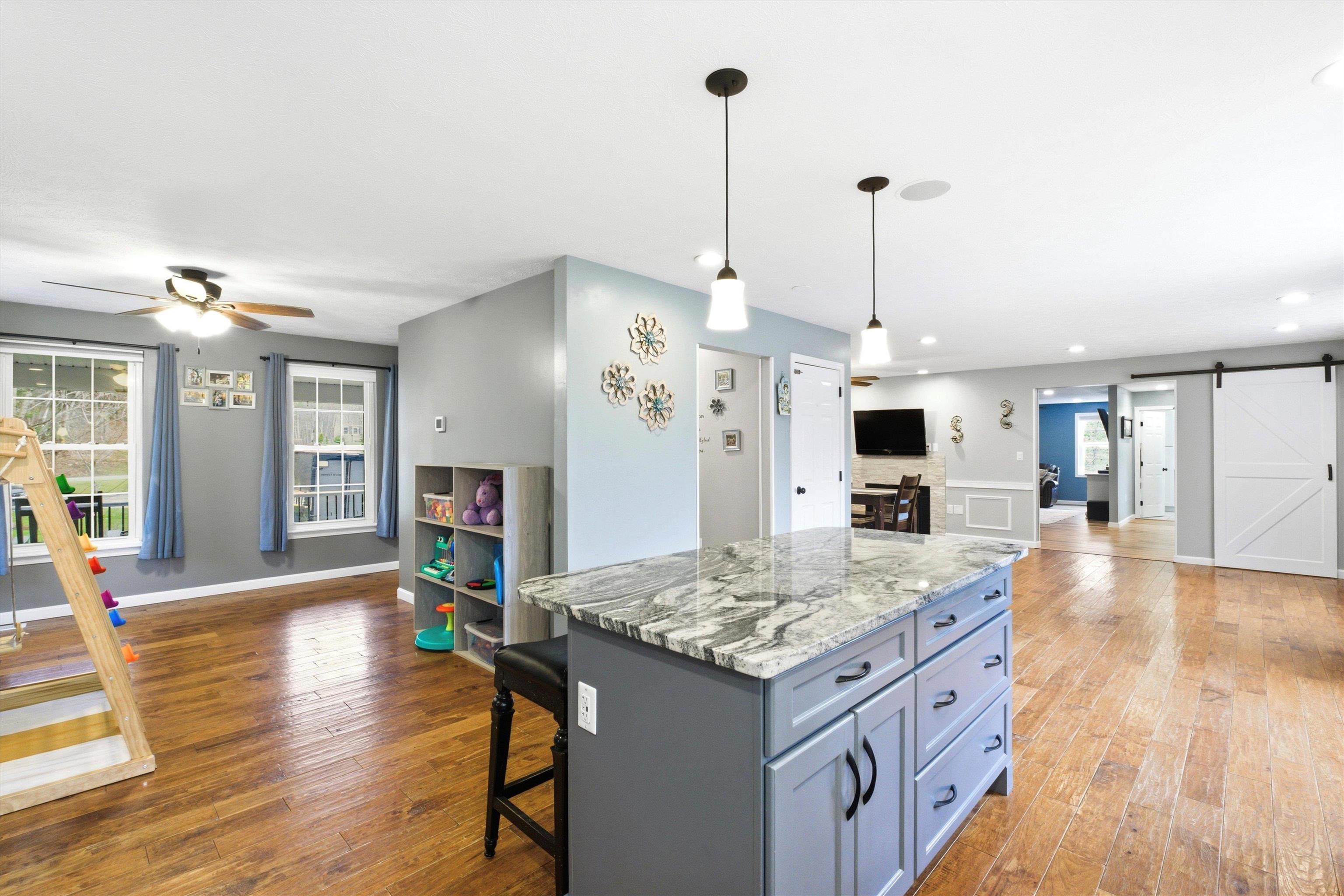 4 Cobblestone Place