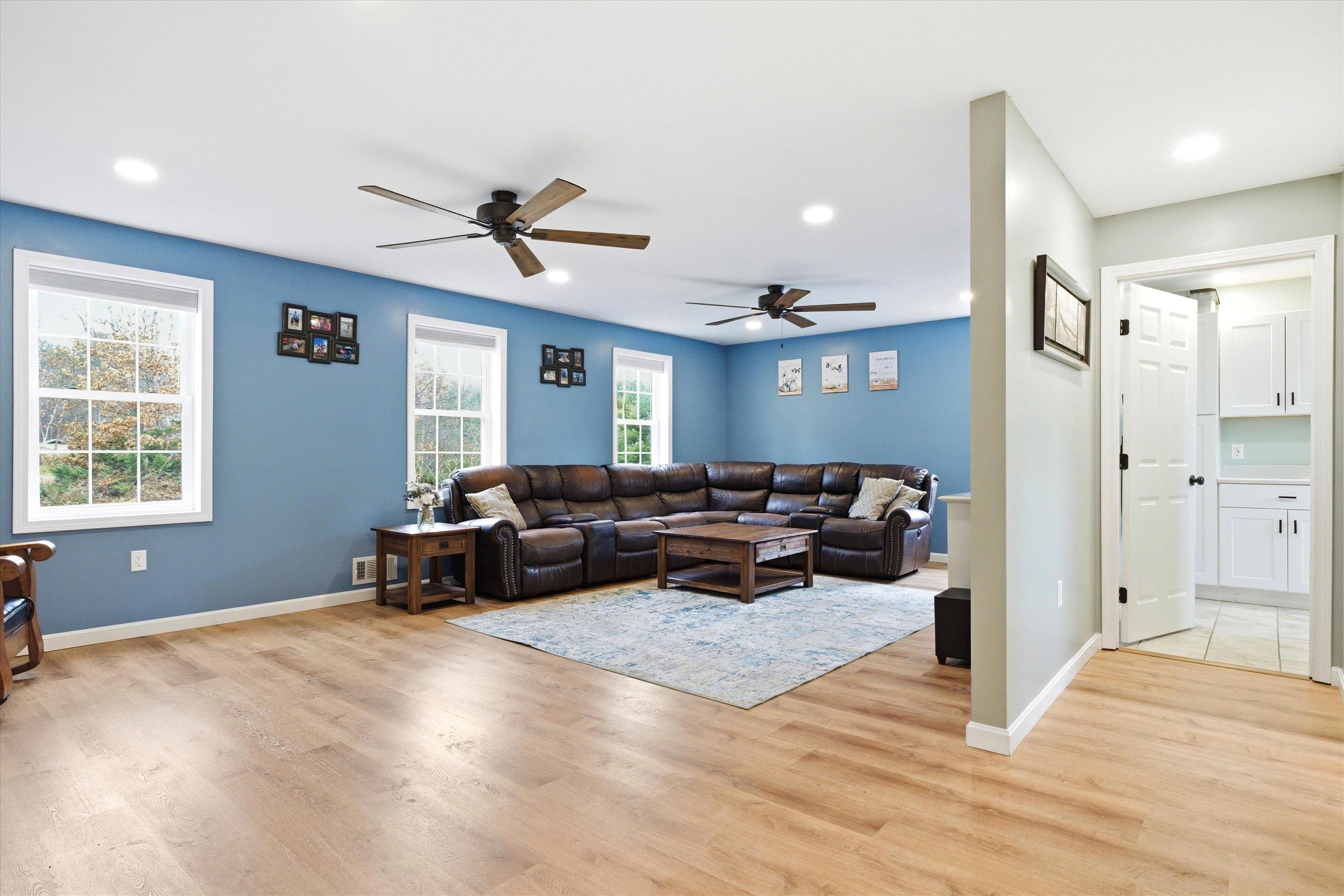 4 Cobblestone Place