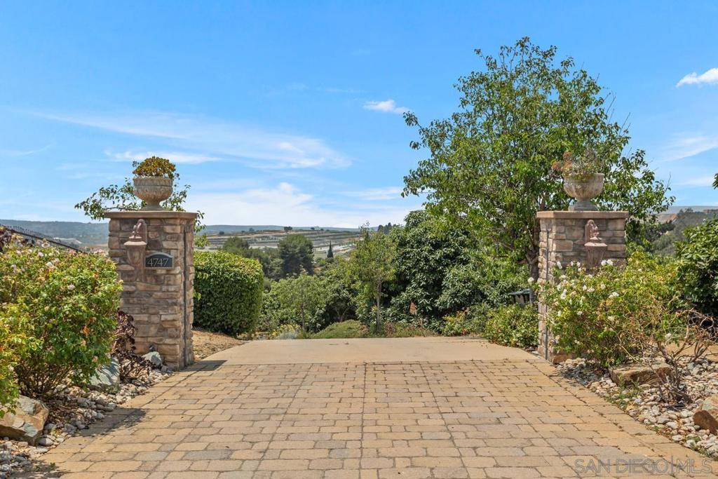 4747 Caminito De Los Cepillos