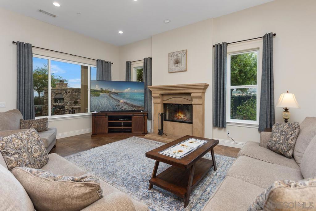 4747 Caminito De Los Cepillos