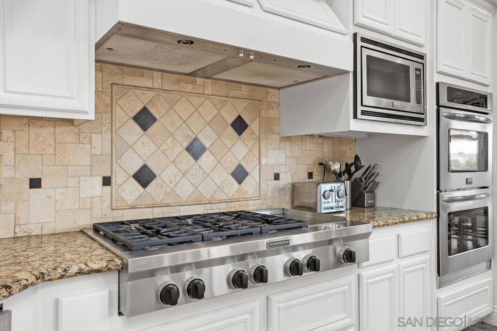 4747 Caminito De Los Cepillos