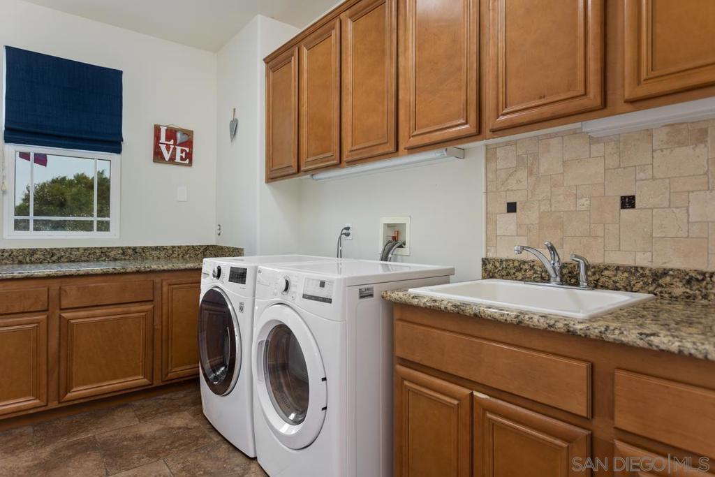 4747 Caminito De Los Cepillos