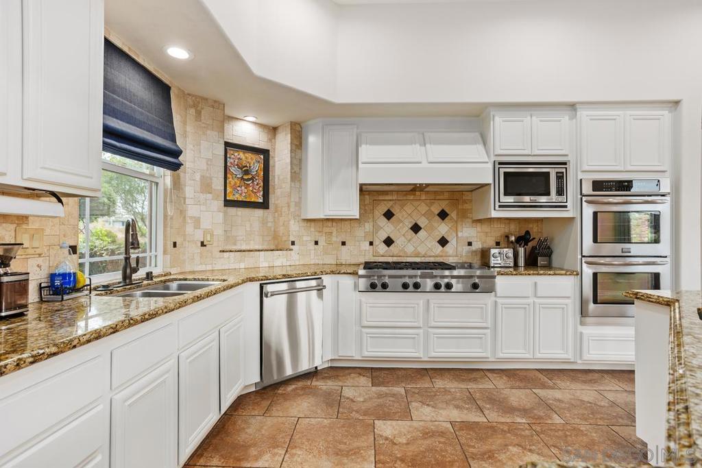 4747 Caminito De Los Cepillos