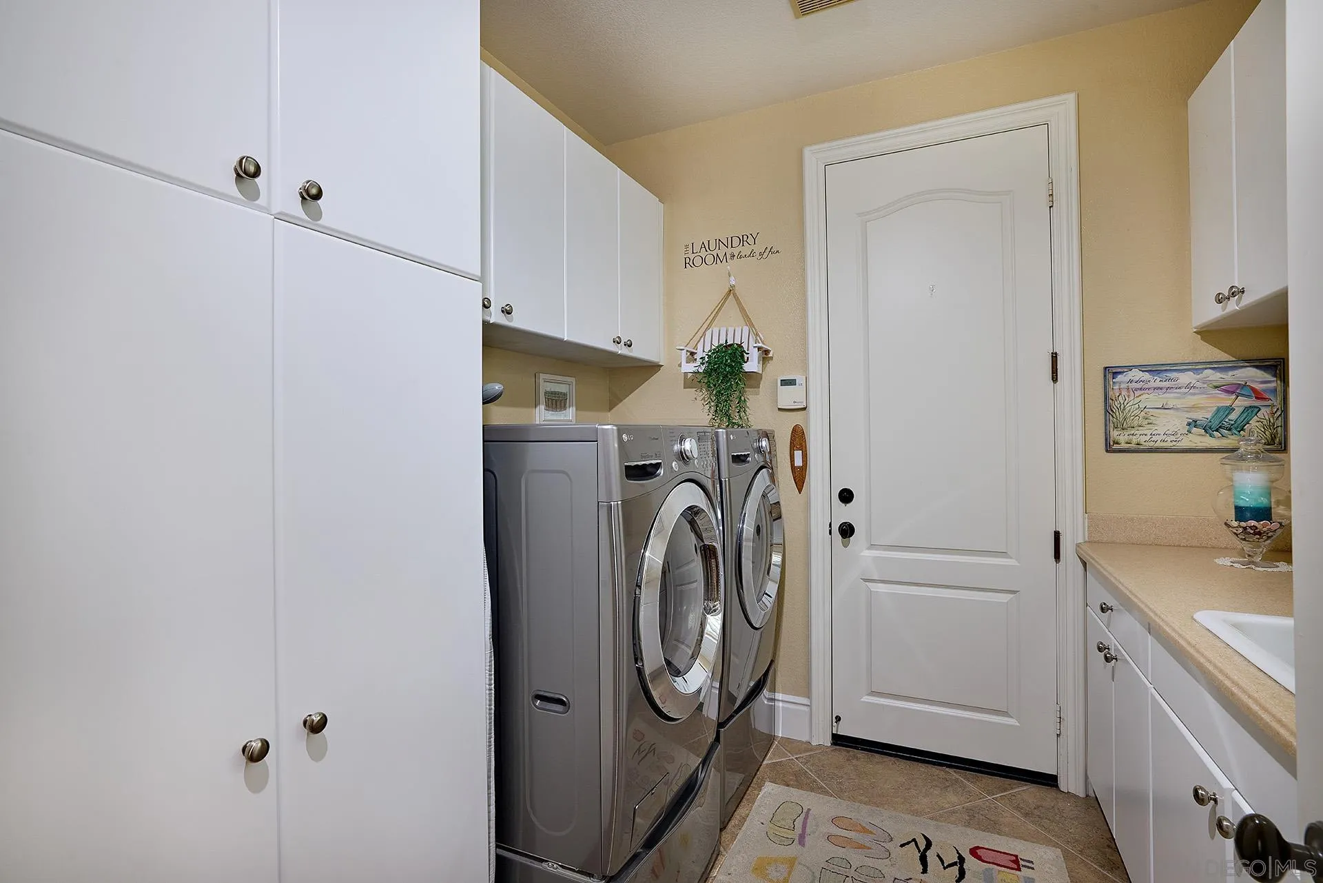 8012 Avenida Secreto