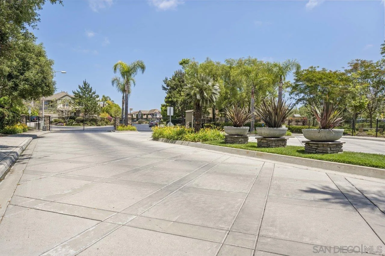 8012 Avenida Secreto