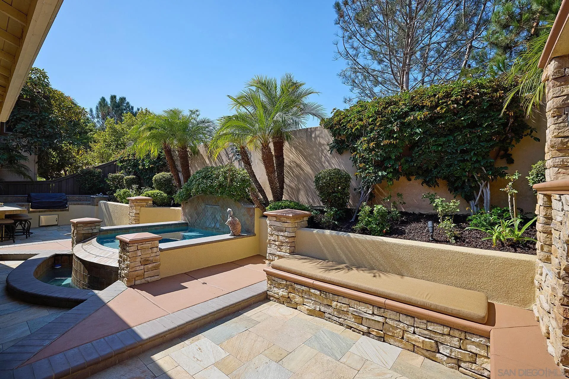 8012 Avenida Secreto