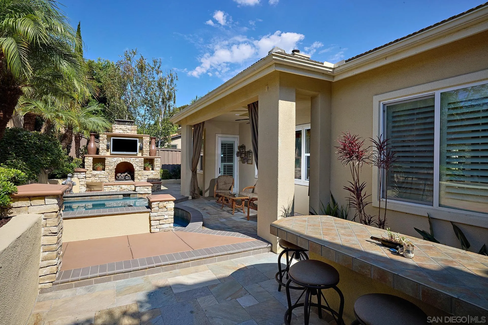 8012 Avenida Secreto