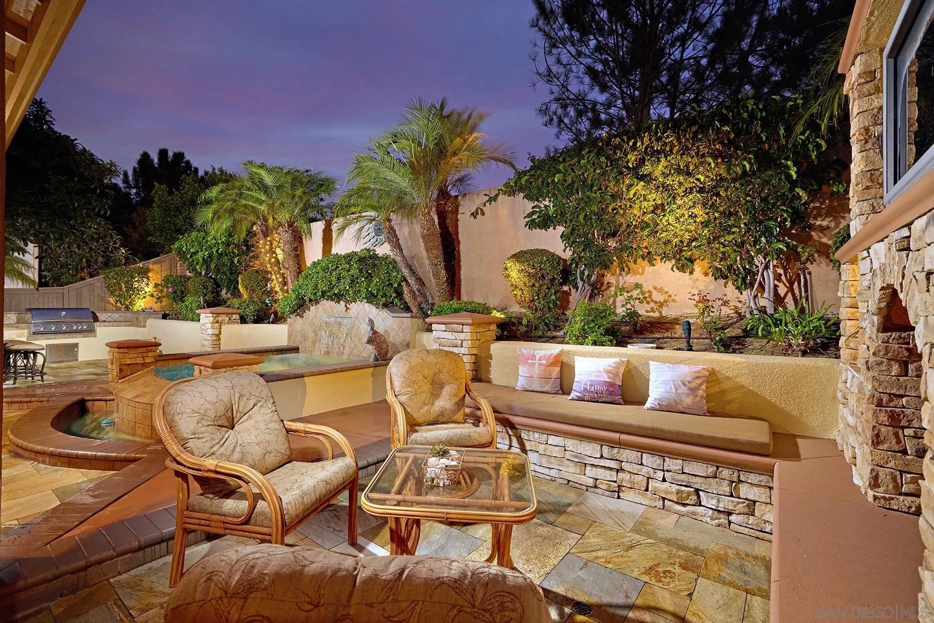 8012 Avenida Secreto