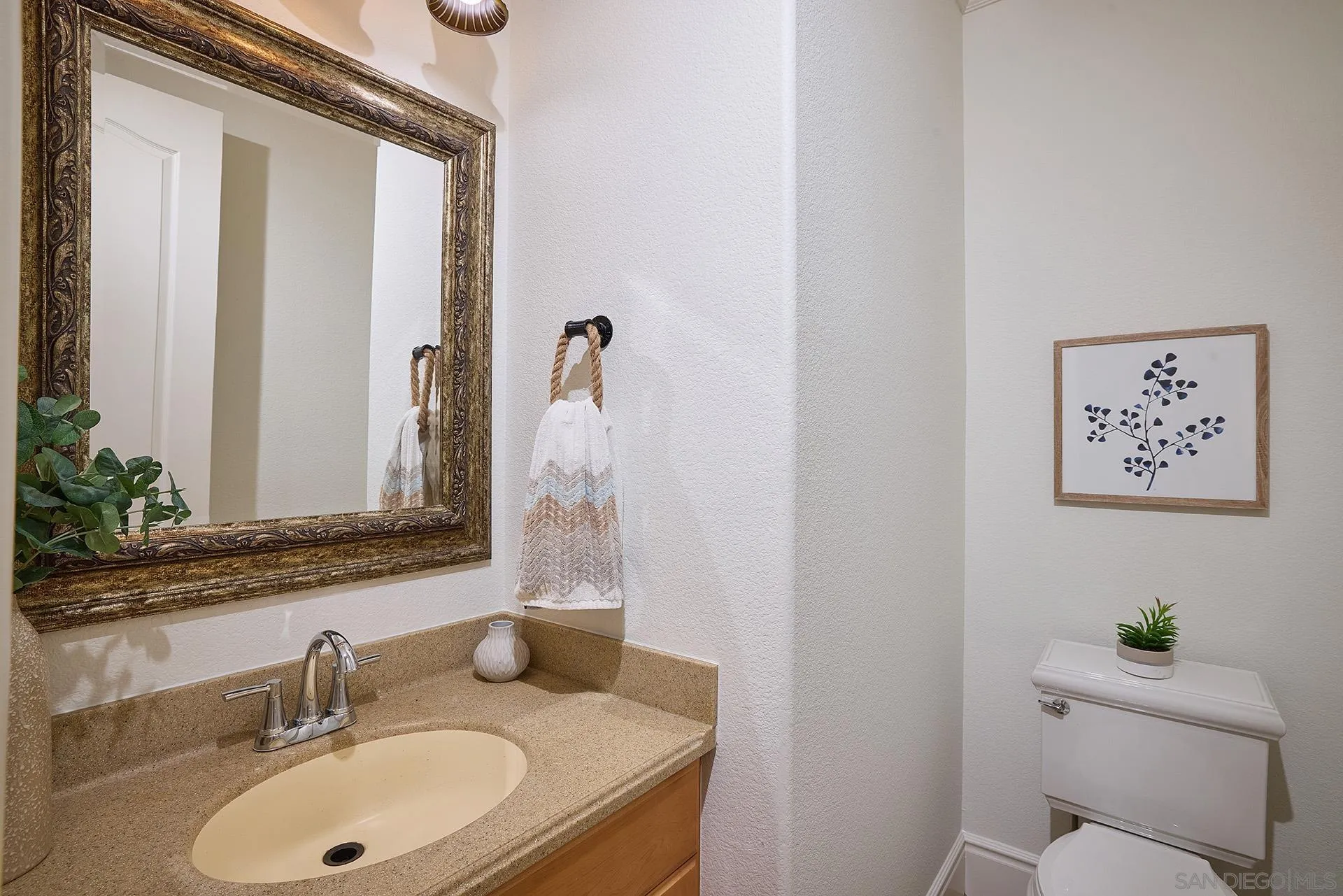 8012 Avenida Secreto