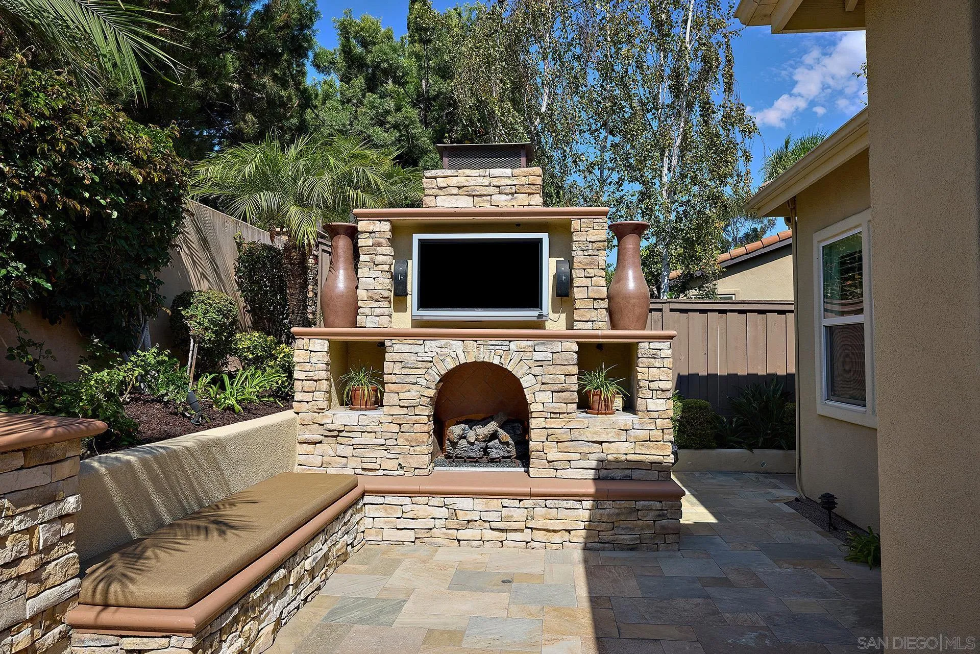 8012 Avenida Secreto