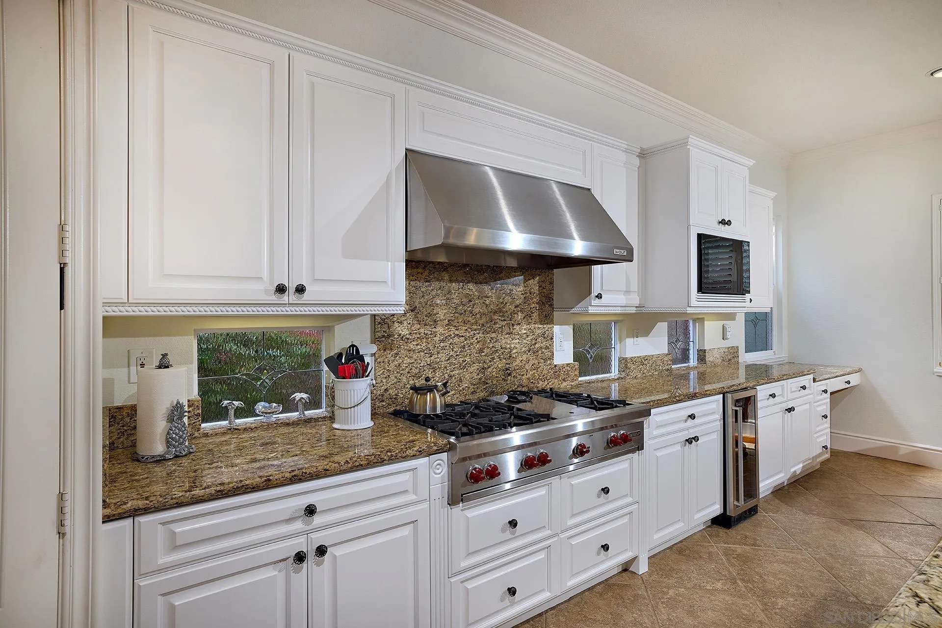 8012 Avenida Secreto