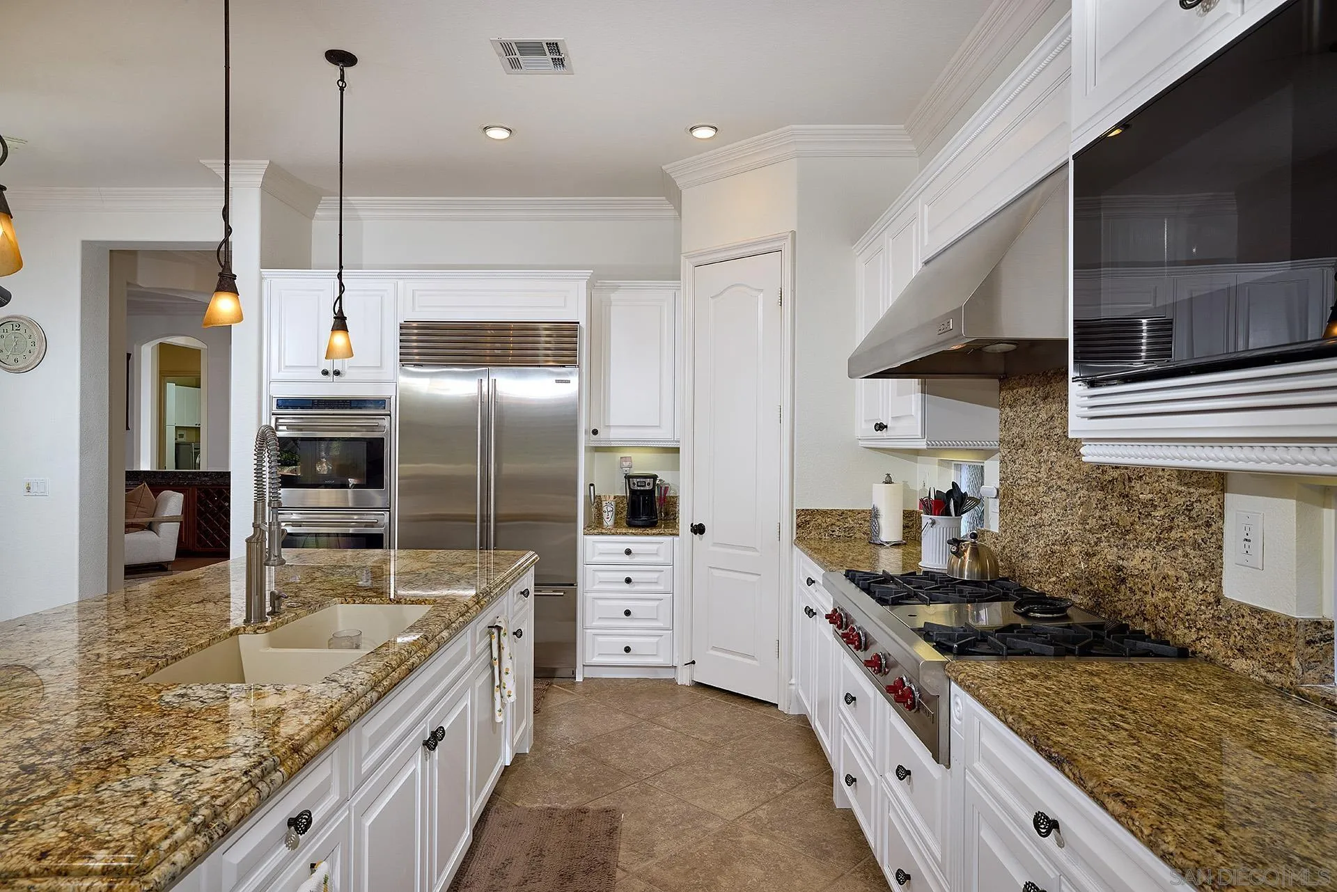 8012 Avenida Secreto