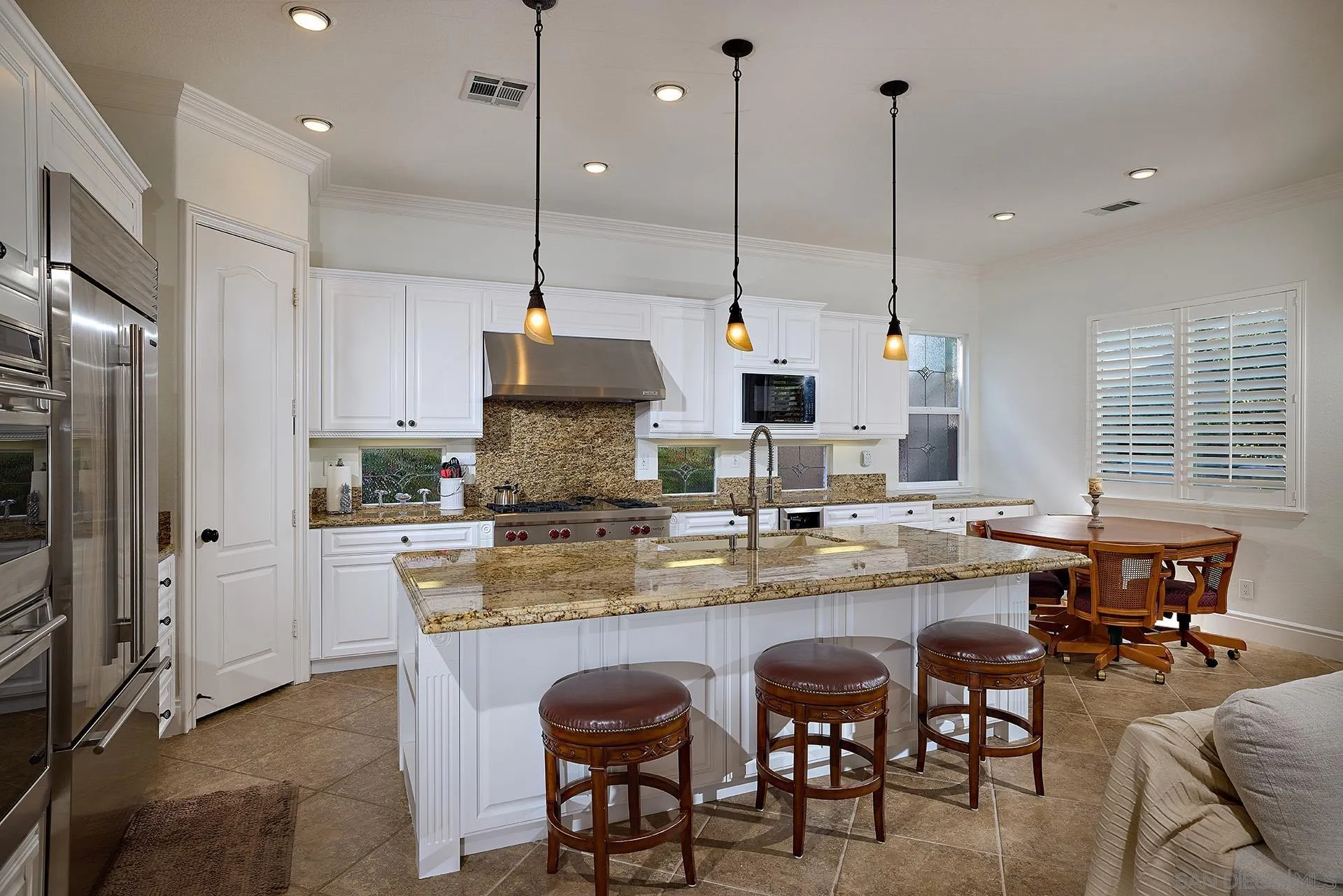 8012 Avenida Secreto