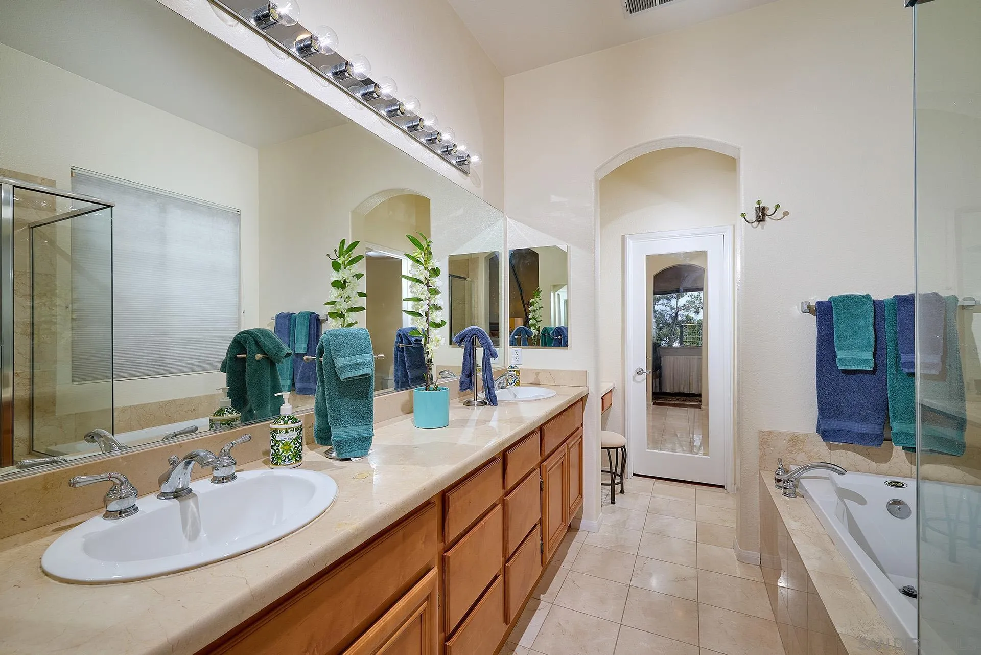 2938 Avenida Castana