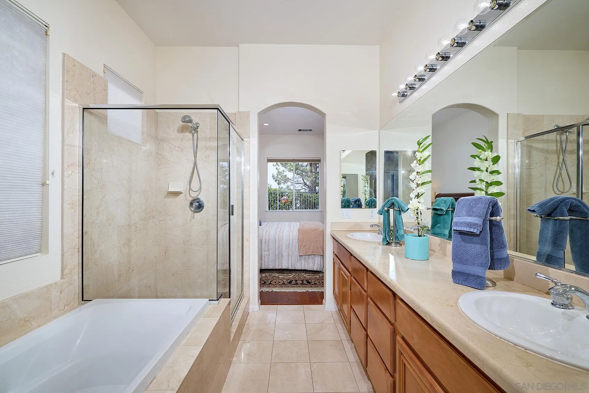 2938 Avenida Castana