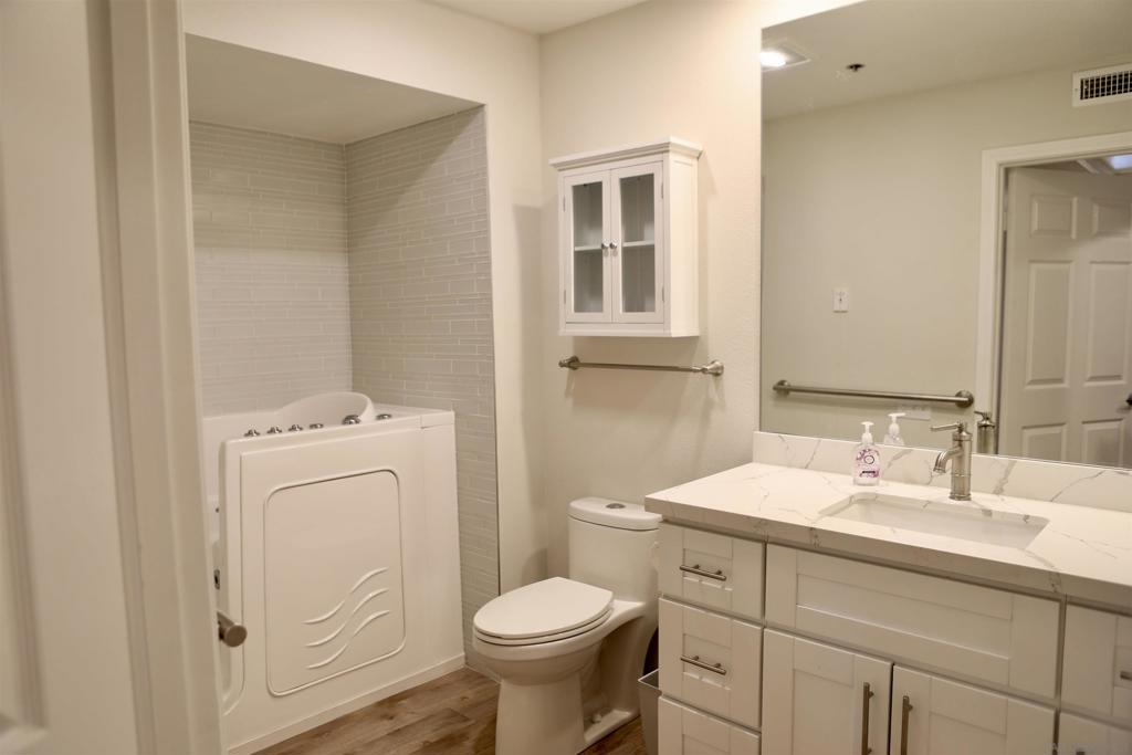 1682 Circa Del Lago A112