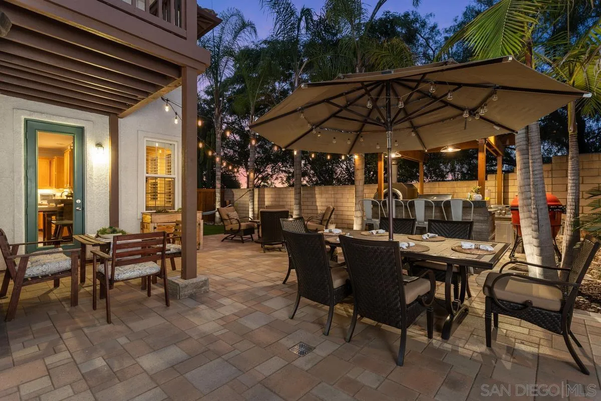 380 Avenida La Cuesta