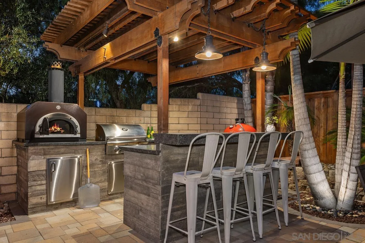 380 Avenida La Cuesta