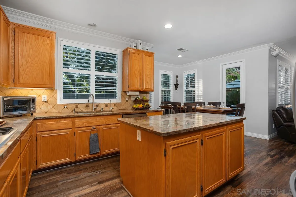 380 Avenida La Cuesta