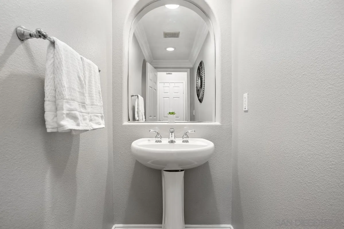 380 Avenida La Cuesta