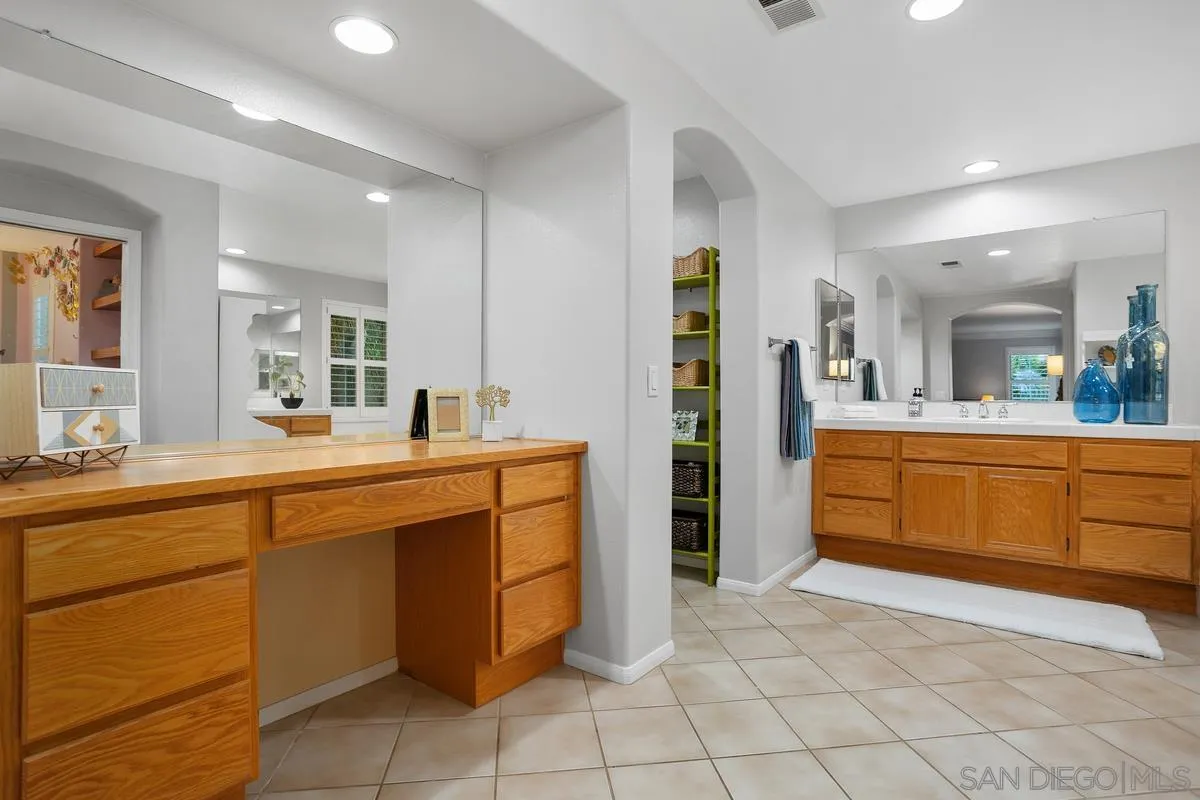 380 Avenida La Cuesta