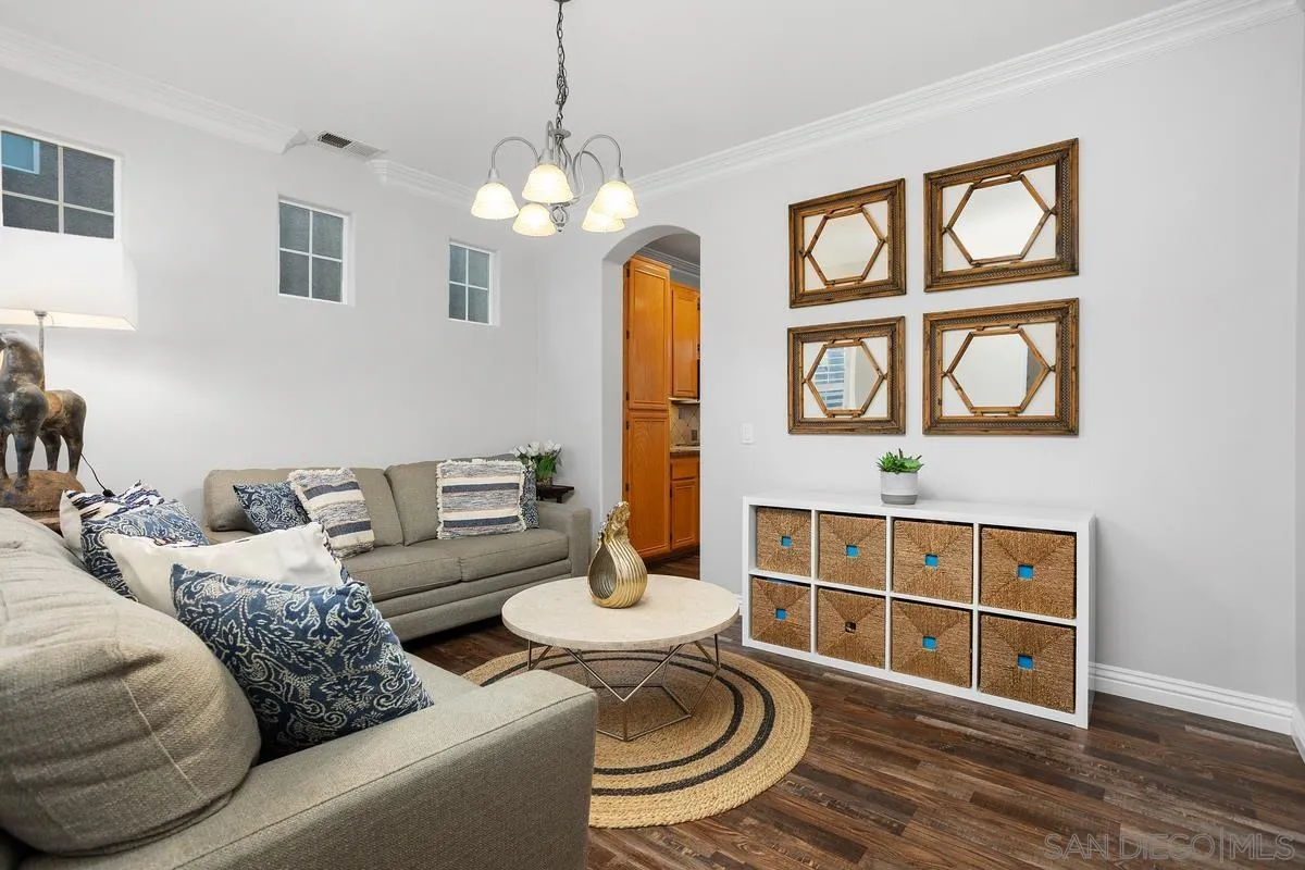 380 Avenida La Cuesta