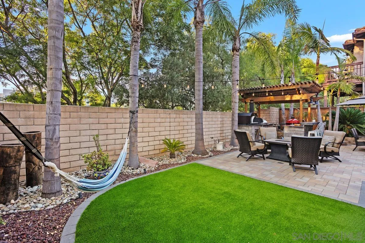 380 Avenida La Cuesta