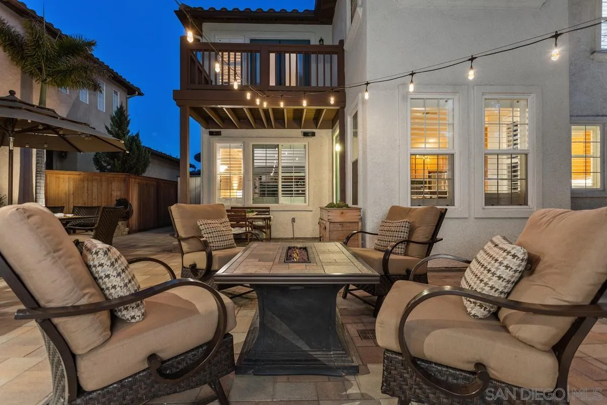 380 Avenida La Cuesta