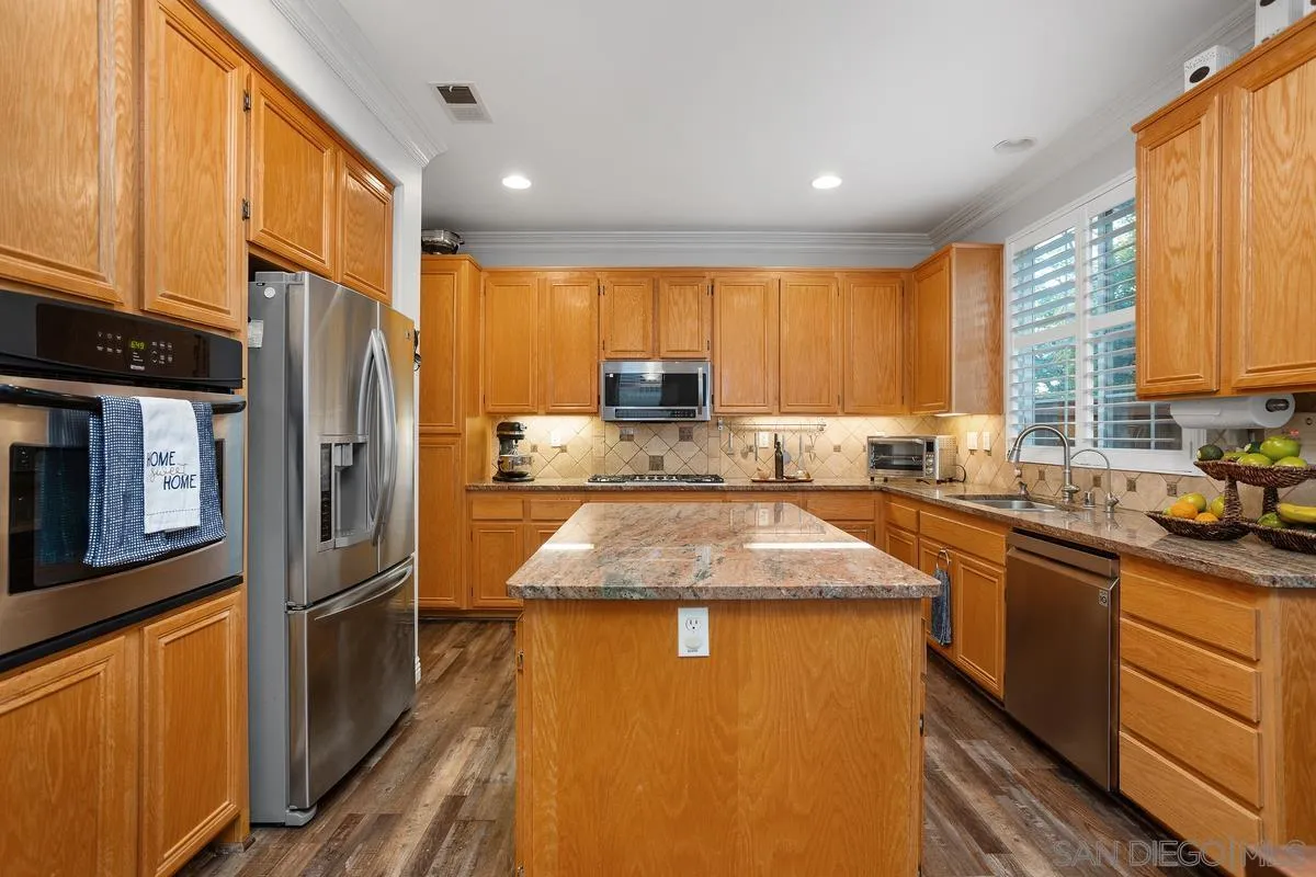 380 Avenida La Cuesta