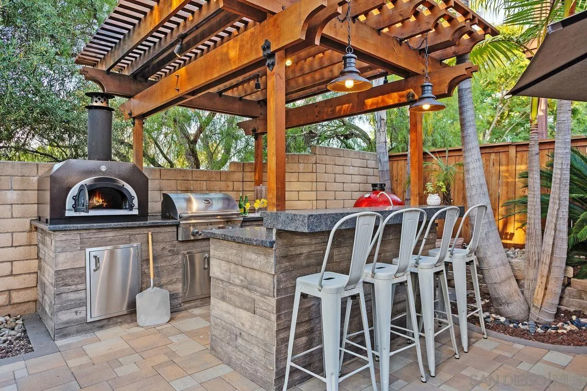 380 Avenida La Cuesta