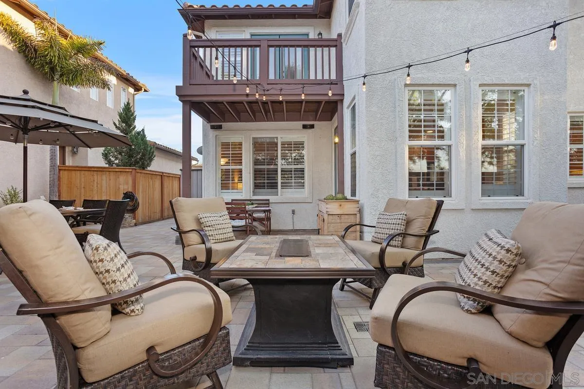 380 Avenida La Cuesta