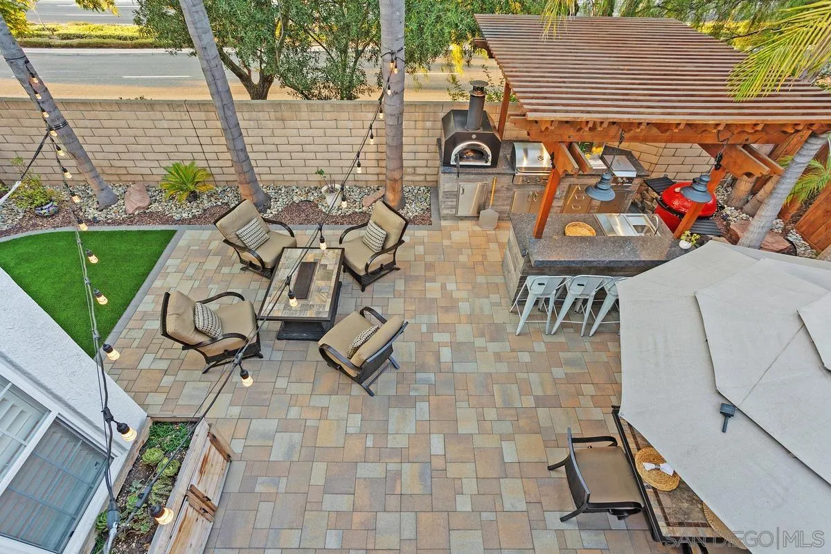 380 Avenida La Cuesta