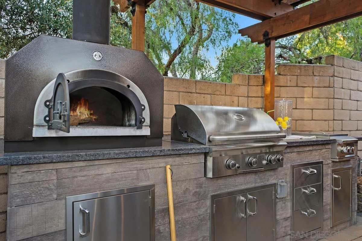 380 Avenida La Cuesta