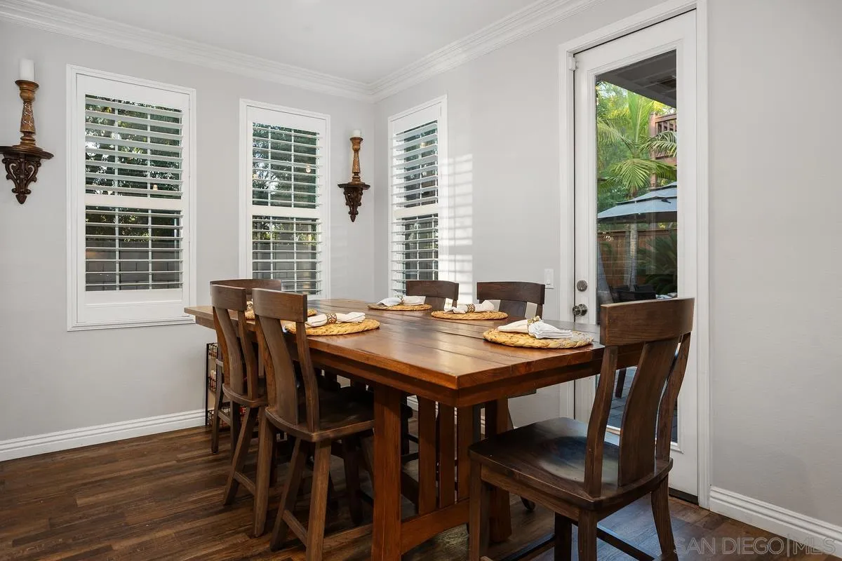 380 Avenida La Cuesta