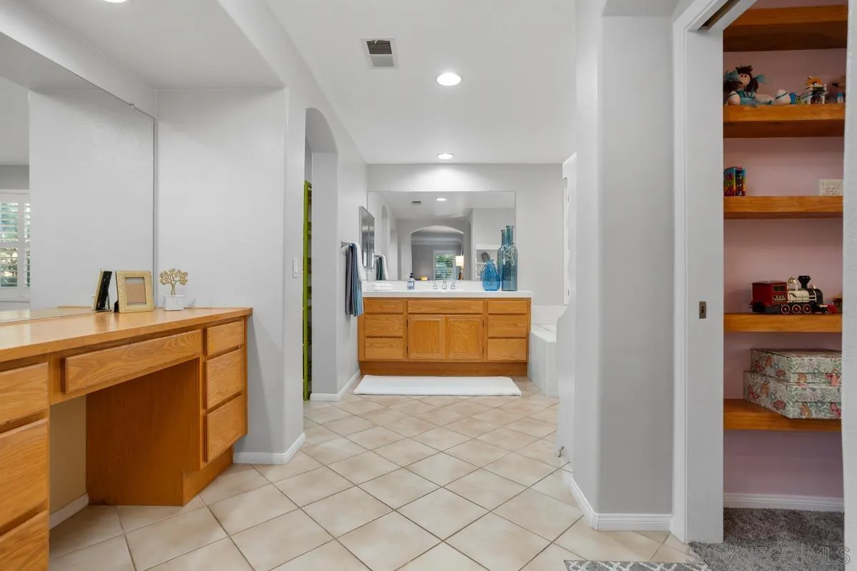 380 Avenida La Cuesta