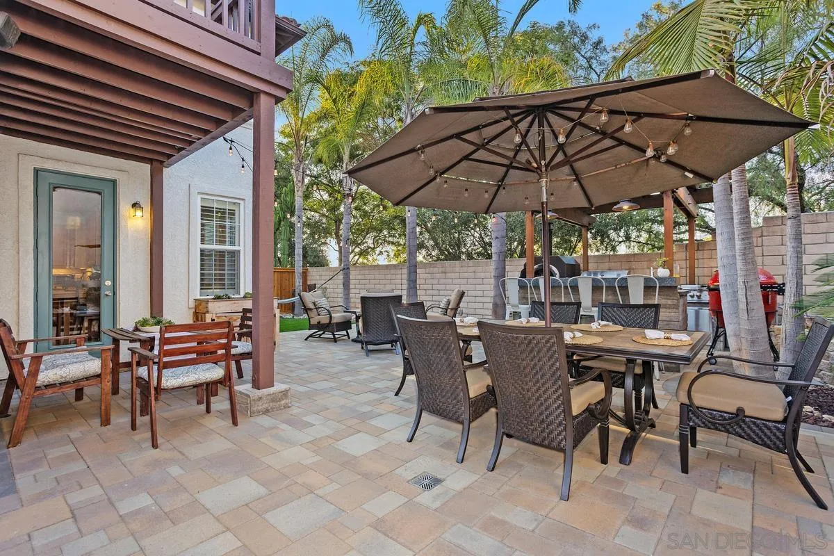 380 Avenida La Cuesta