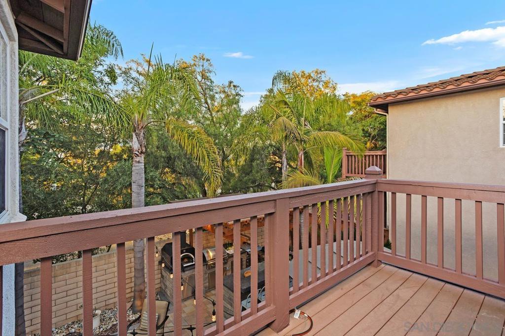 380 Avenida La Cuesta