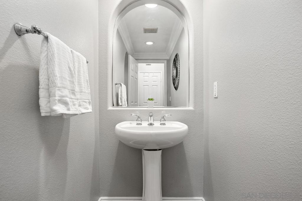 380 Avenida La Cuesta